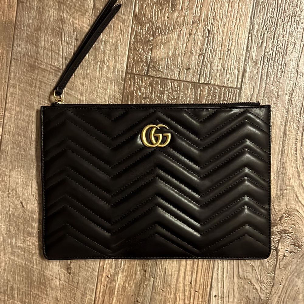 Gucci gg marmont leather pouch